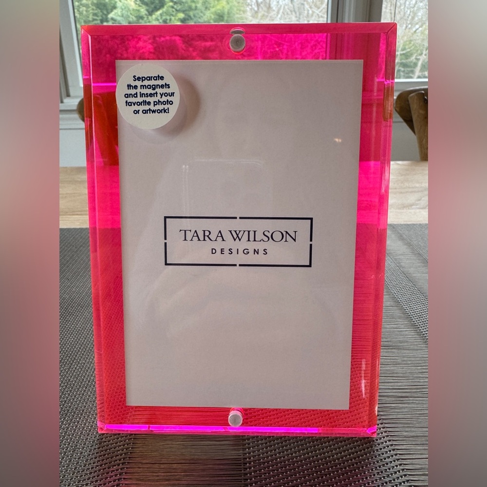 Tara Wilson Hot Pink Beveled Acrylic Magnetic 4x6 Photo Frame. New. Unused.
